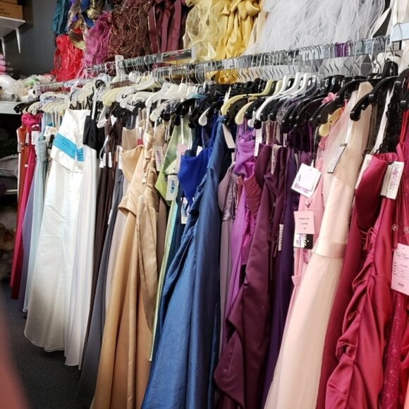 Mystery Lot of SAMPLE Formal Dresses 5/$80 - Picture 2 of 8